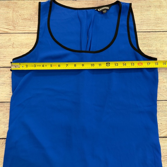 Express Split Back Top - Medium - Picture 5 of 6